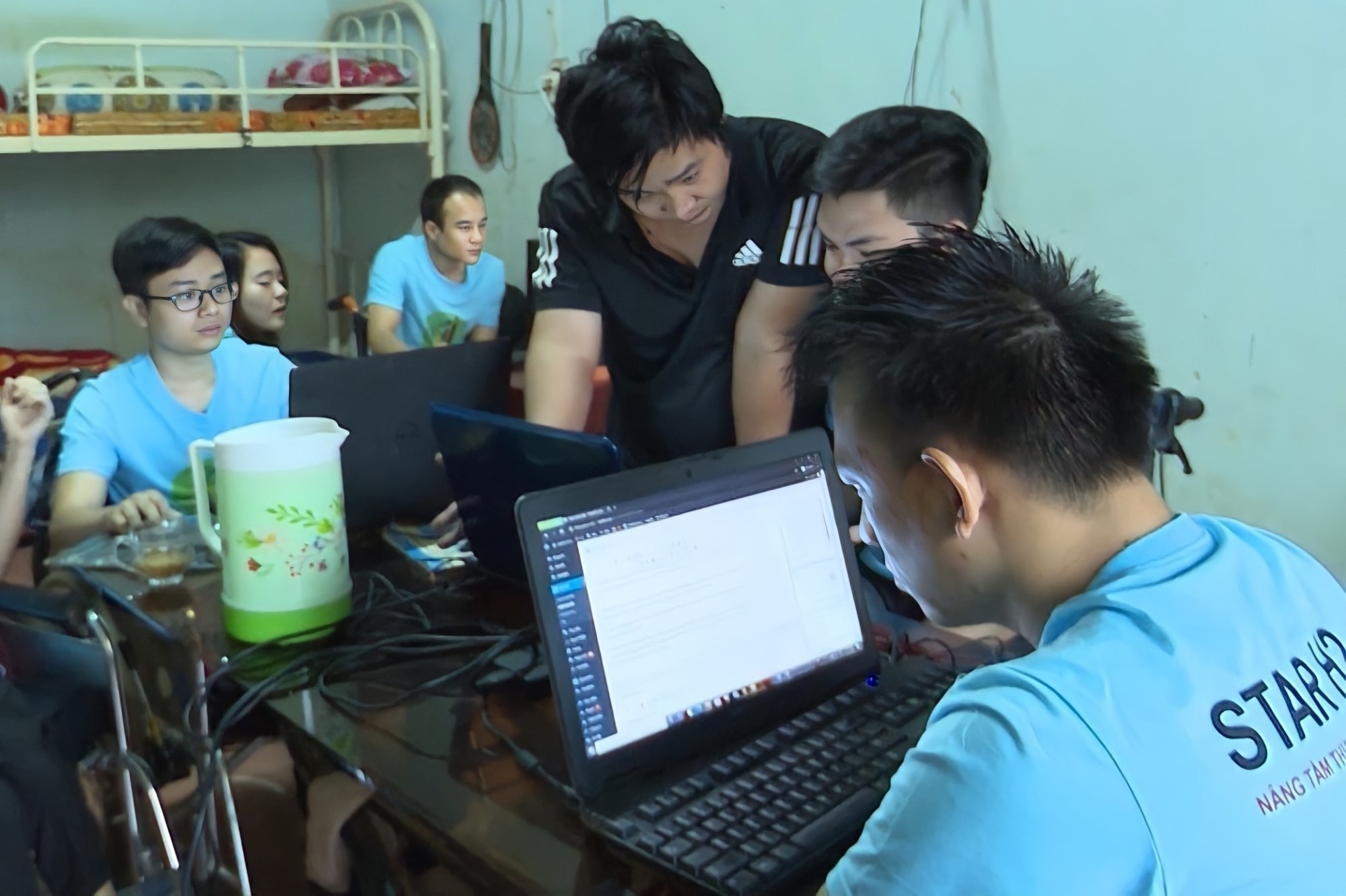vuot len nghich canh thanh nien khuyet tat ve tuong lai cho nguoi dong canh ngo hinh 2