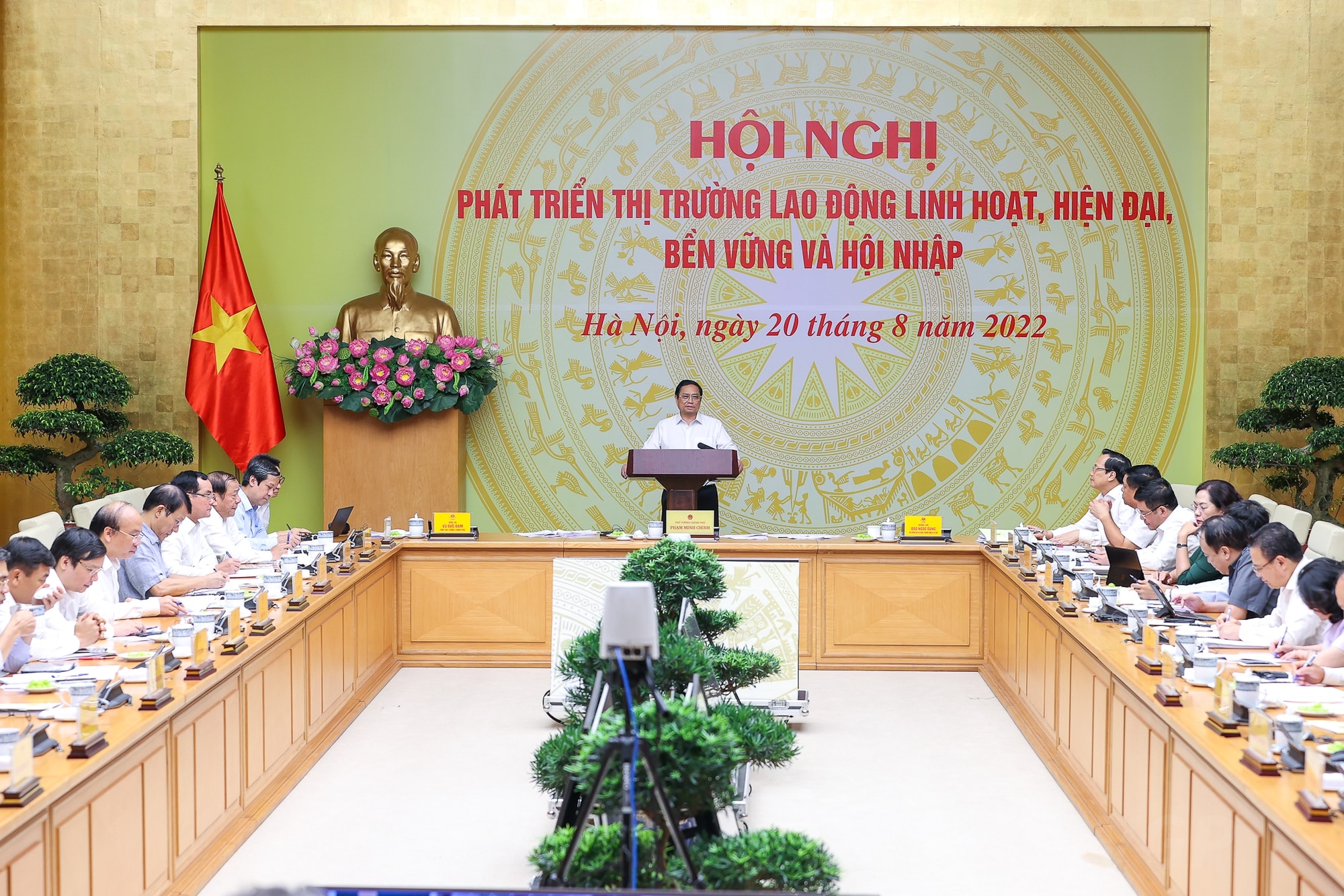 thu tuong phat trien thi truong lao dong dung huong tap trung vao cac linh vuc trong tam trong diem hinh 2