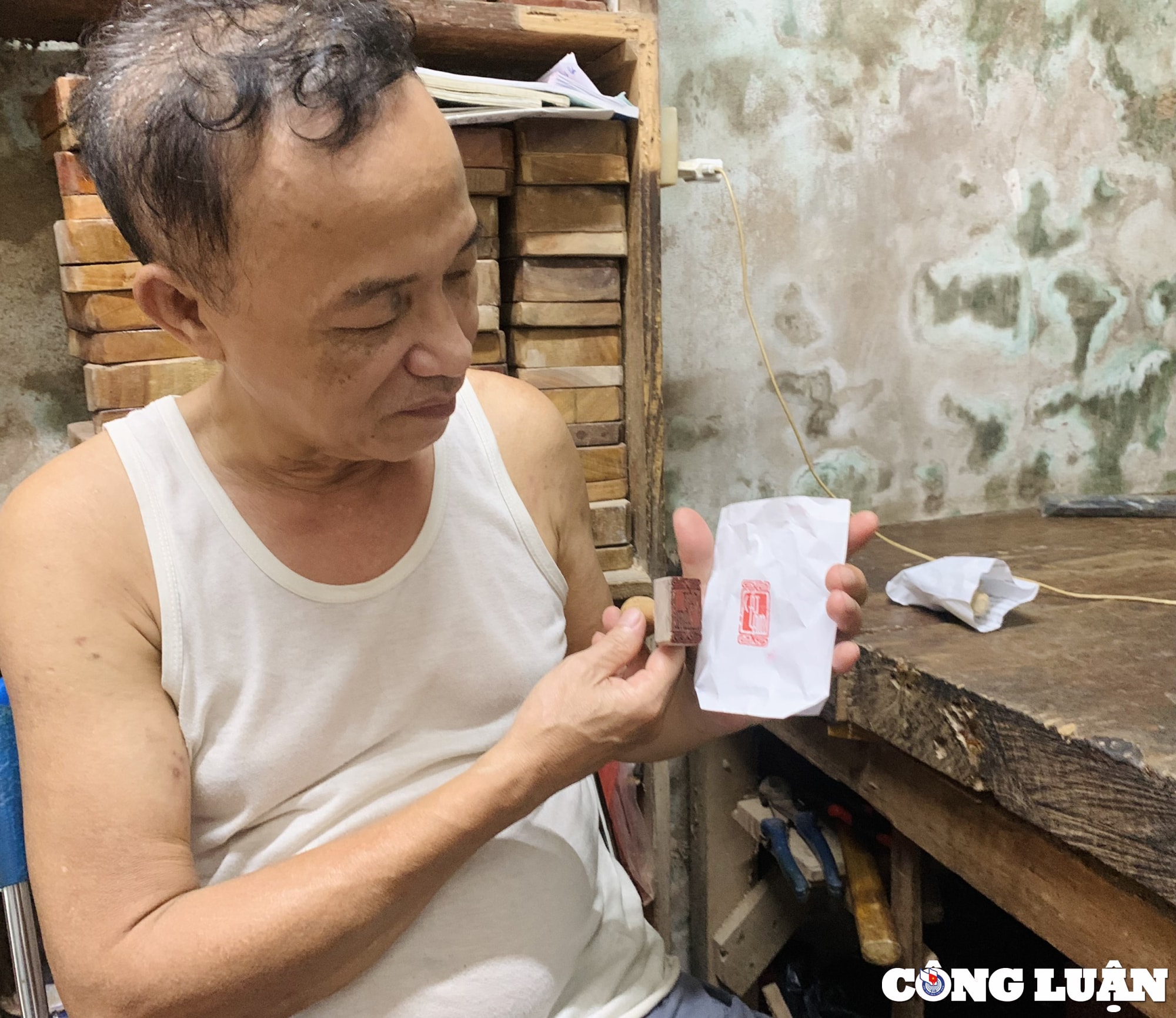 ghe tham nghe nhan gan nua doi nguoi gan bo voi nghe khac dau go thu cong hinh 1