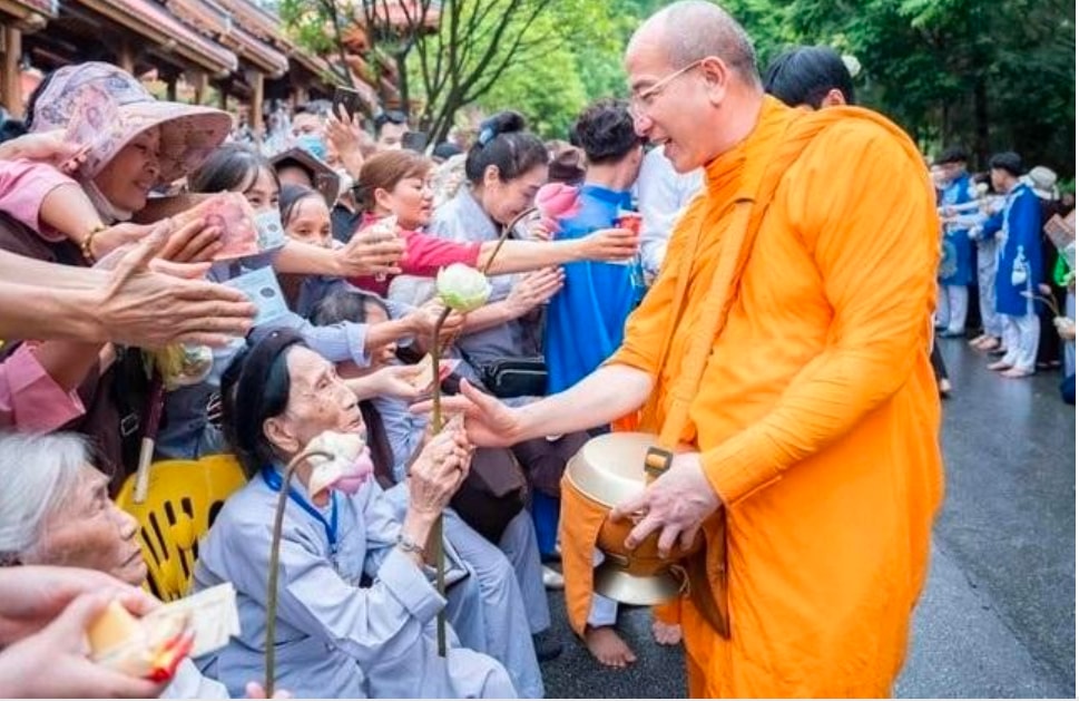 tho nhan vat pham trong le cung duong goc nhin tu ly va luat hinh 1