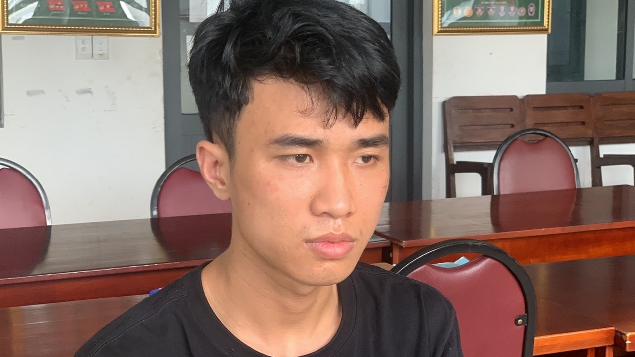 bat thanh nien trom hang chuc laptop trong mot cong ty hinh 1