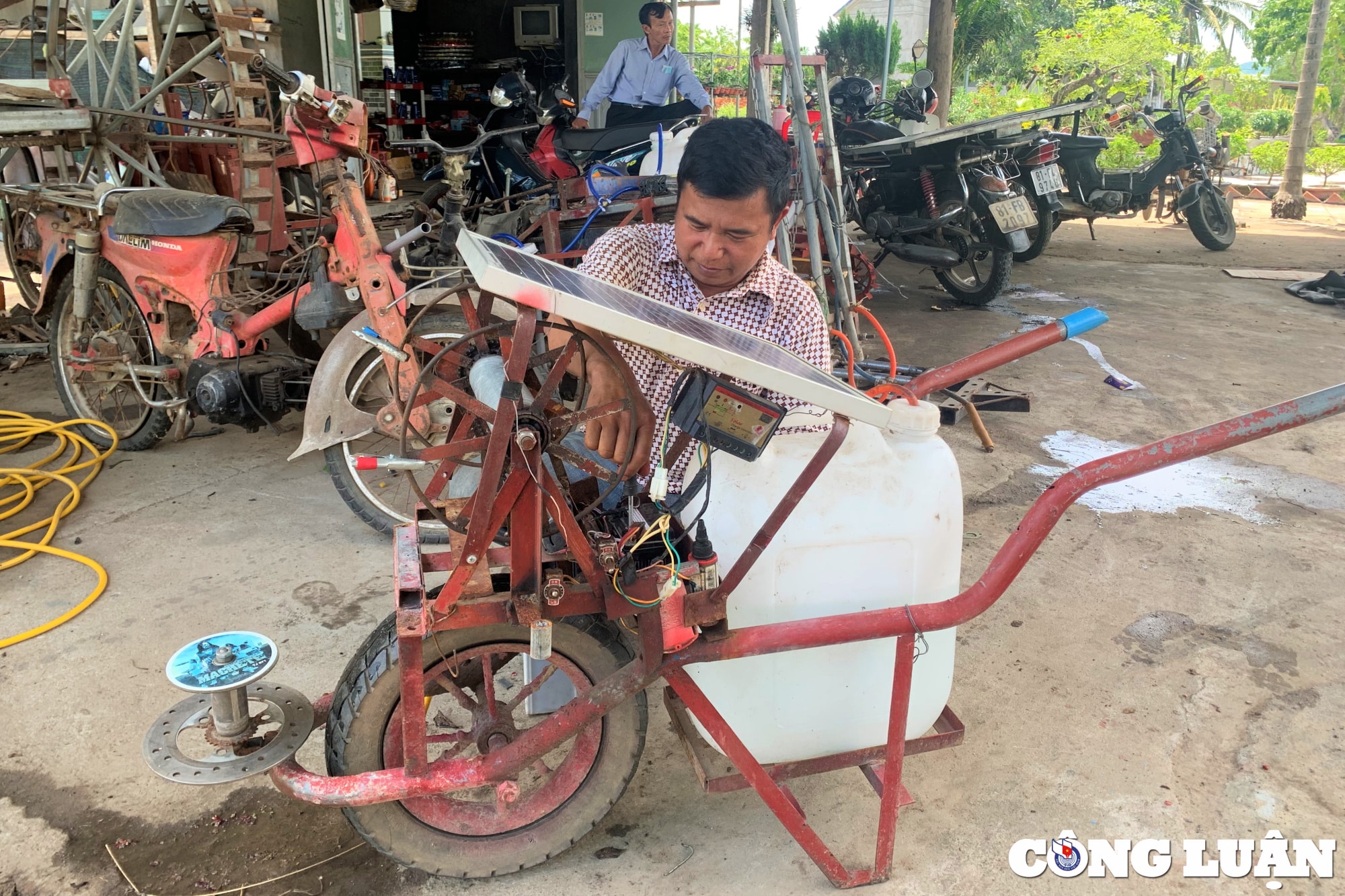 vua sang che may nong nghiep cua nong dan vung chao lua krong pa hinh 2
