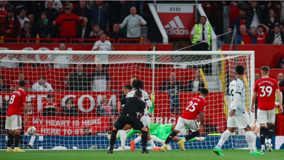 thang liverpool 2 1 man utd co 3 diem dau tien tai ngoai hang anh hinh 1