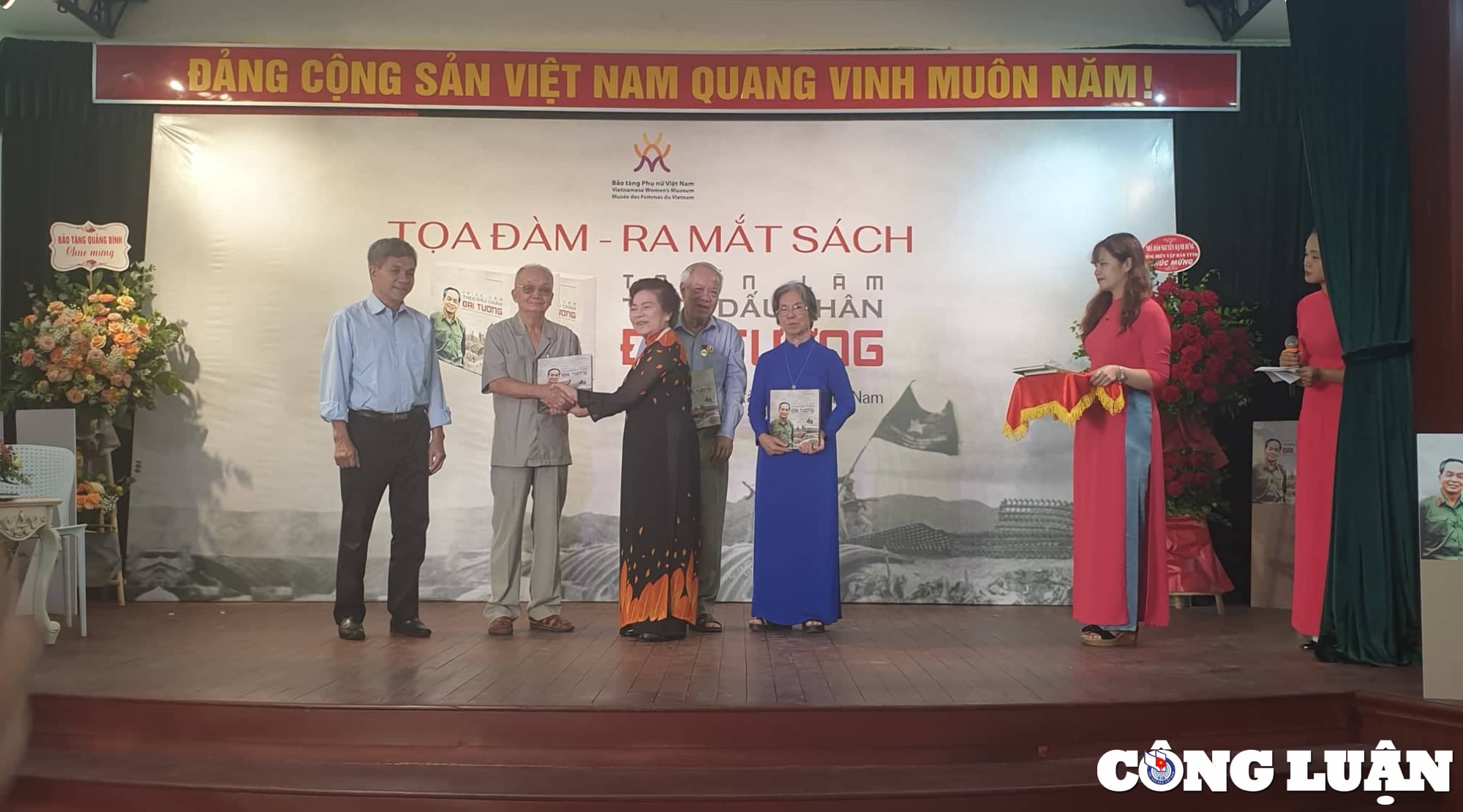 buc hoa chan dung dai tuong vo nguyen giap bang tho hinh 6