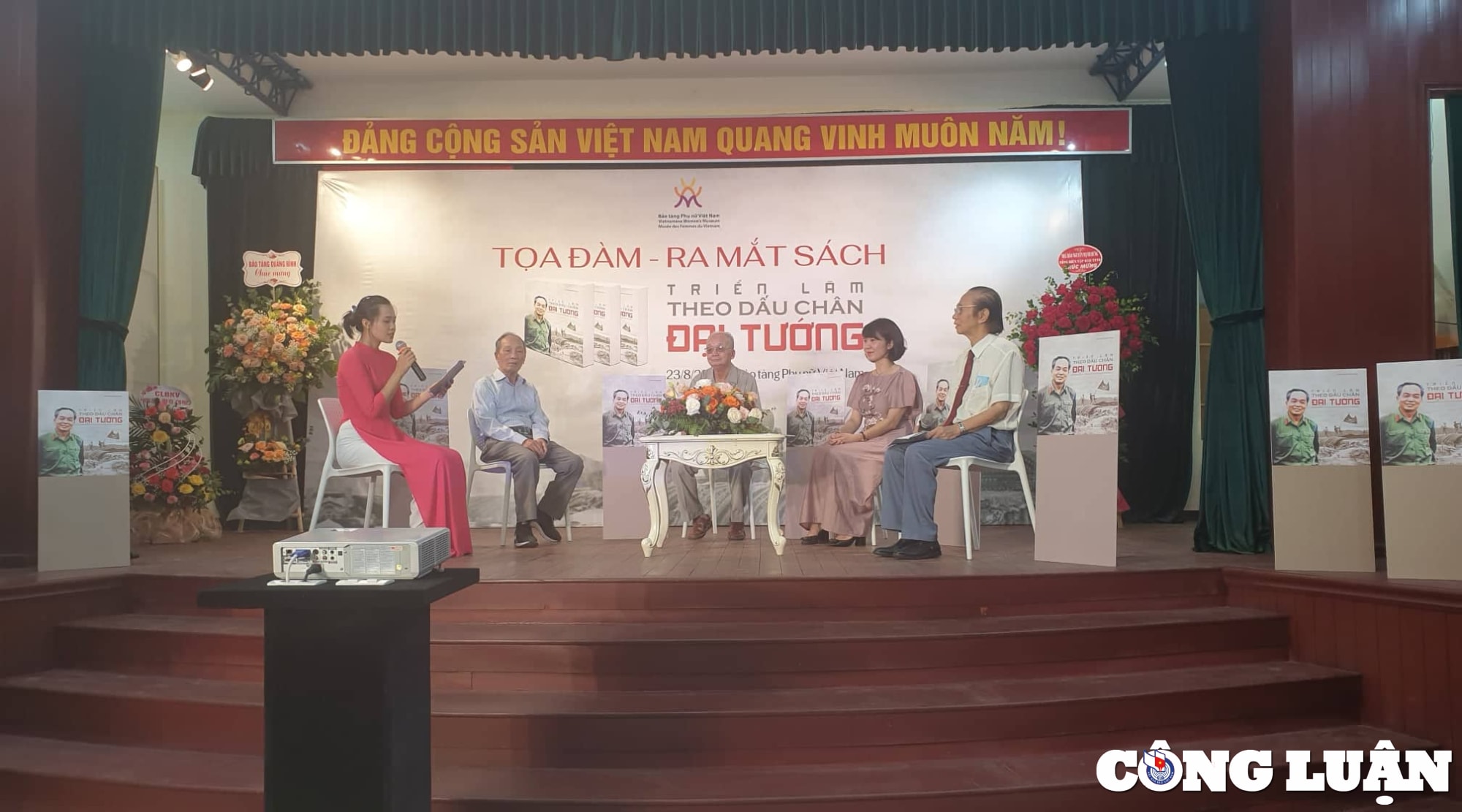 buc hoa chan dung dai tuong vo nguyen giap bang tho hinh 1