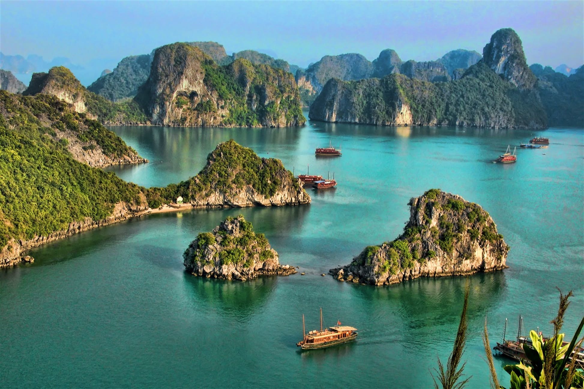 vinh ha long lot top 10 diem den dep nhat the gioi nam 2022 hinh 2