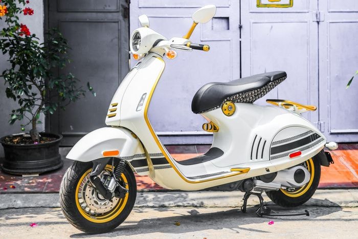 vespa 946 christian dior 155 phien ban nhap khau tu my hinh 1