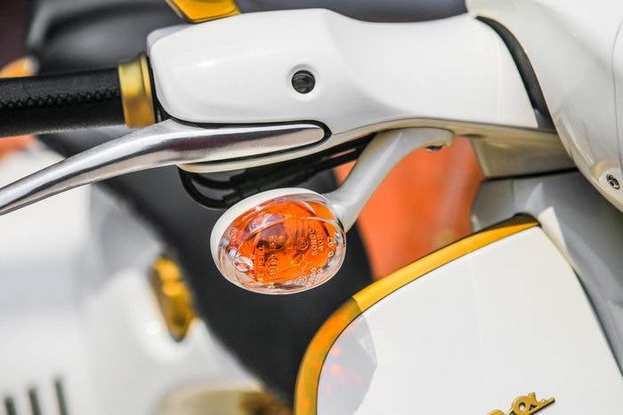 vespa 946 christian dior 155 phien ban nhap khau tu my hinh 3