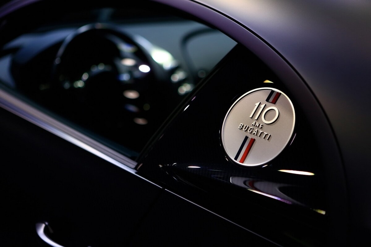 sieu xe chiron sport 110 ans edition cap ben thai lan voi muc gia hon 116 ty hinh 3