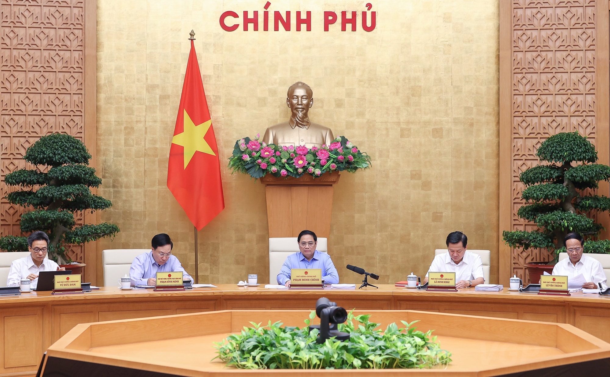 thu tuong pham minh chinh chu tri hop chinh phu ve du an luat dat dai sua doi hinh 2