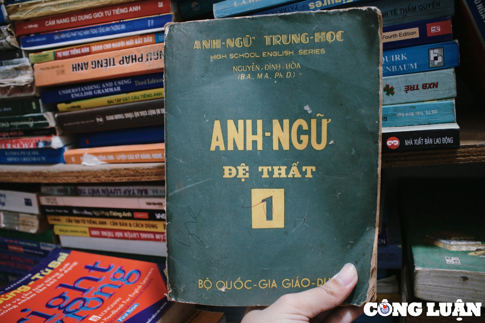 chuyen nhung tiem sach cu im lim giua long ha noi hinh 4