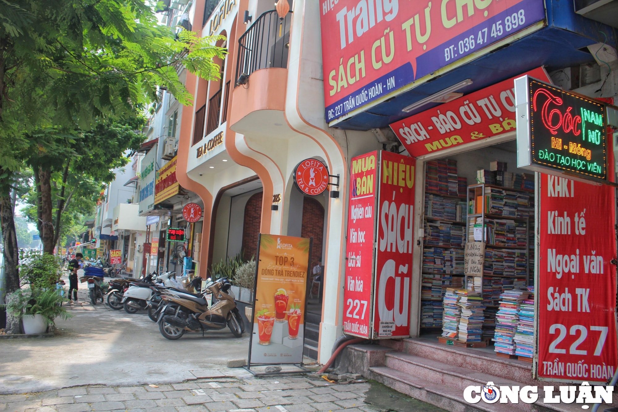 chuyen nhung tiem sach cu im lim giua long ha noi hinh 8