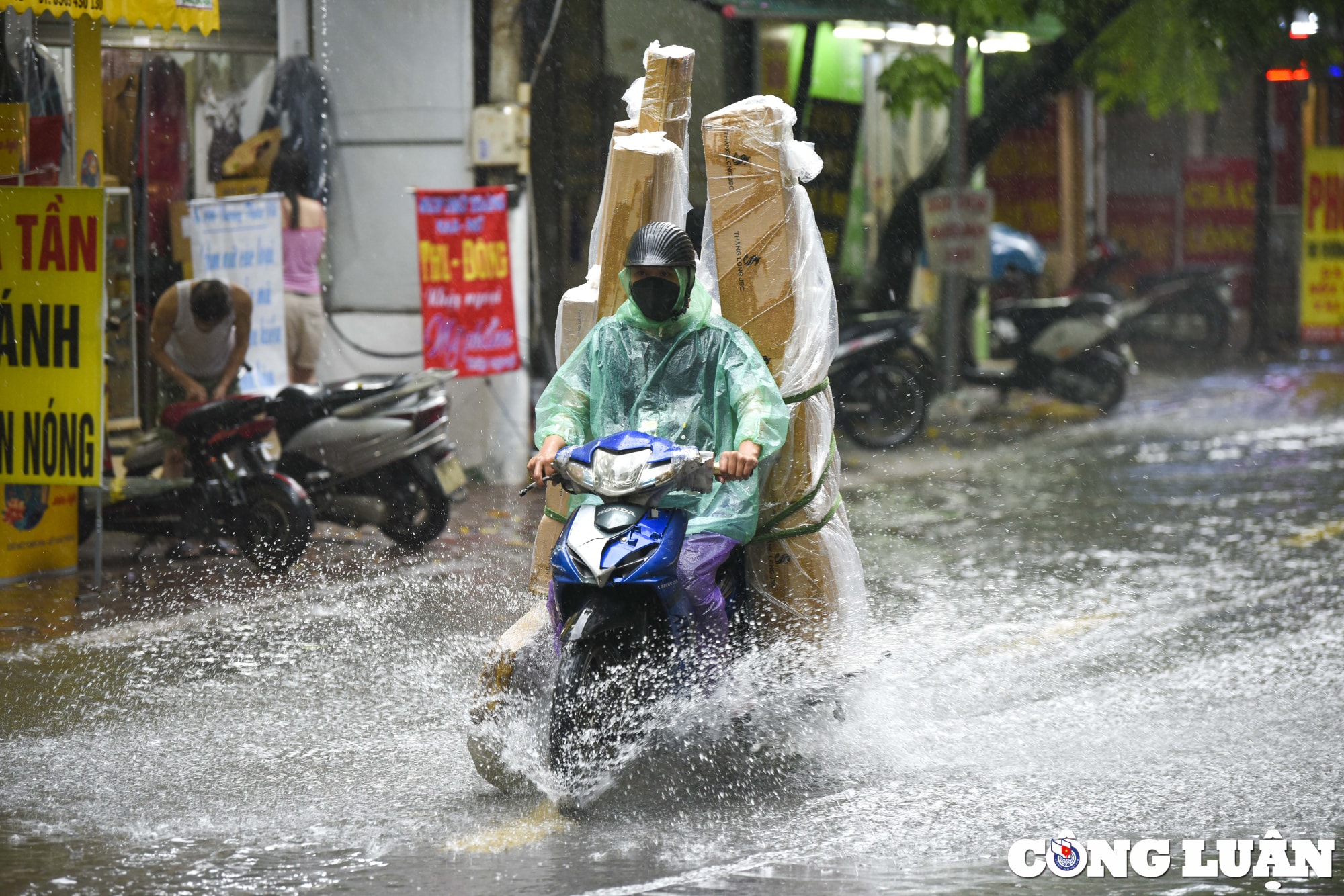 ha noi sau moi con mua lon nhieu tuyen pho lai ngap cuc bo hinh 4
