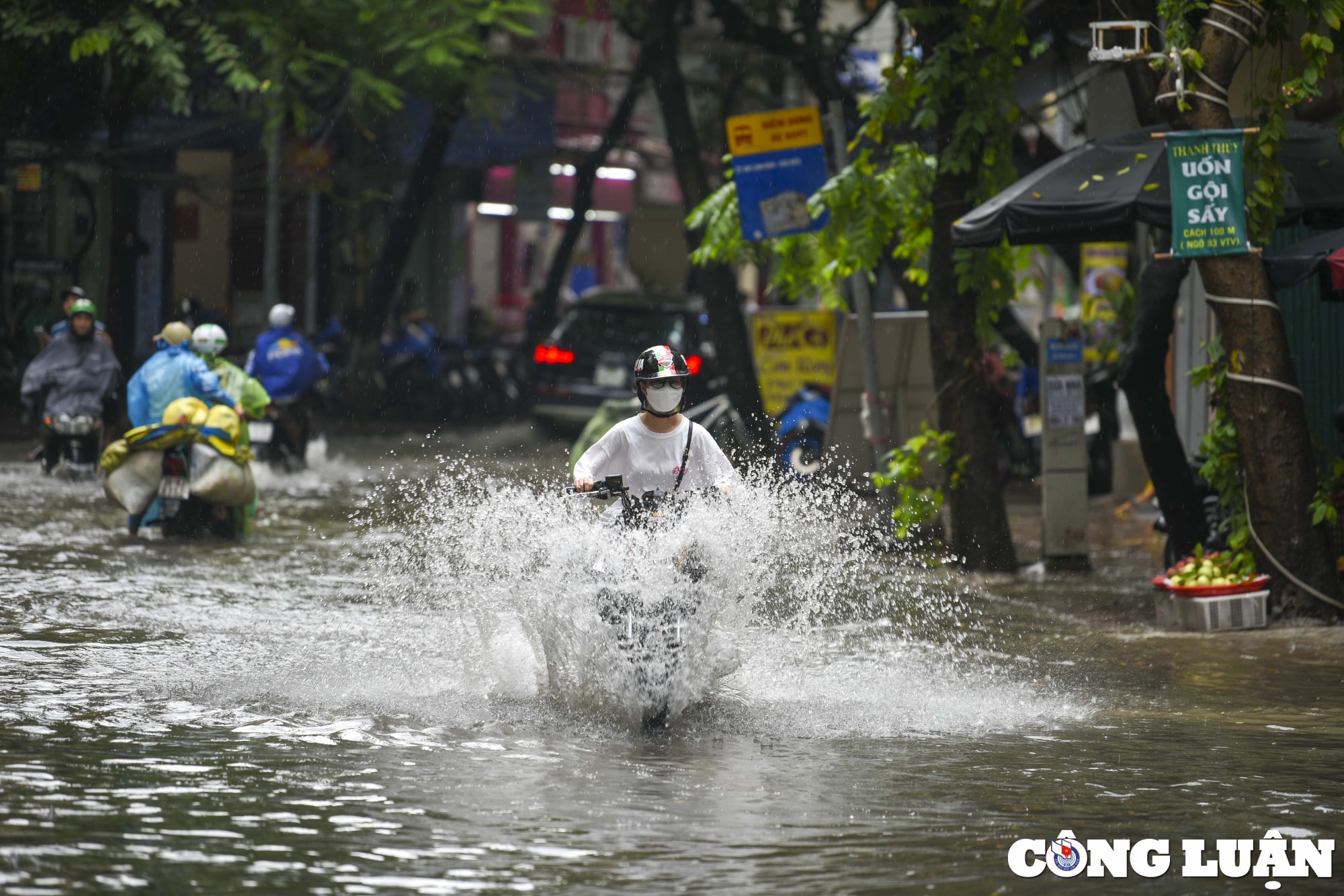 ha noi sau moi con mua lon nhieu tuyen pho lai ngap cuc bo hinh 7