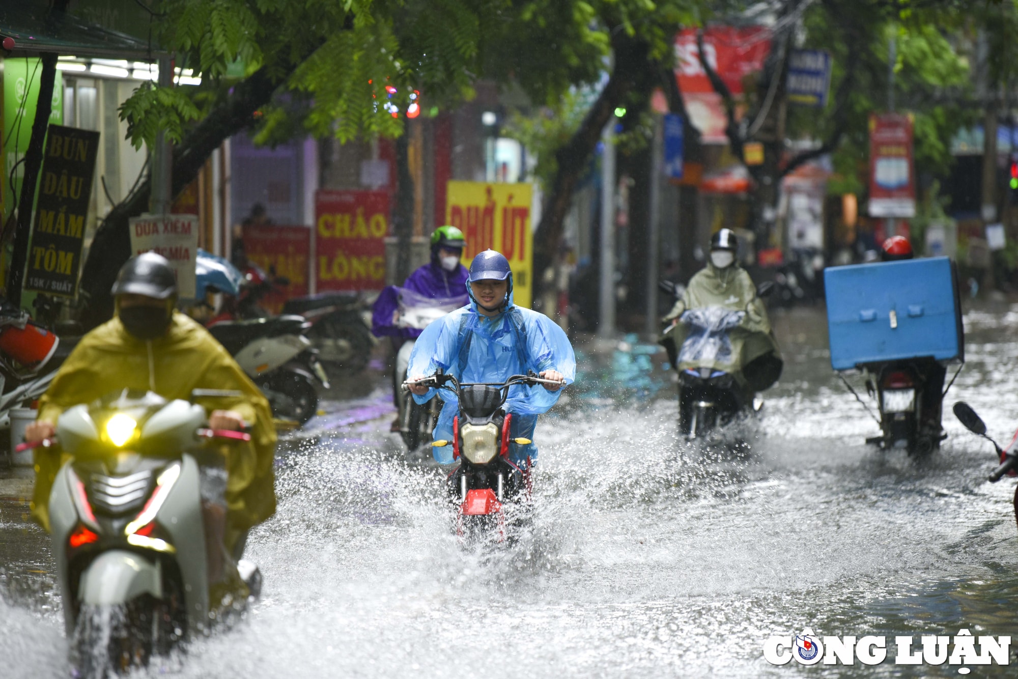 ha noi sau moi con mua lon nhieu tuyen pho lai ngap cuc bo hinh 2