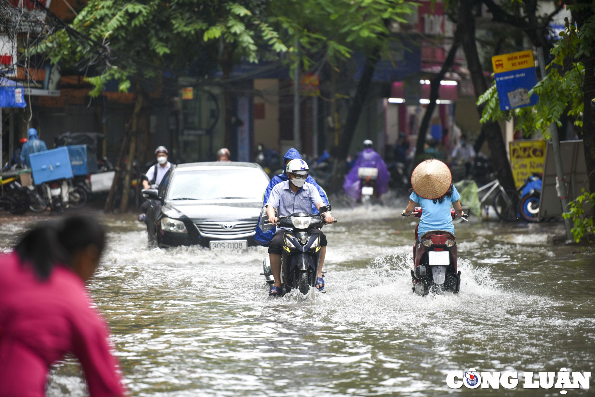 ha noi sau moi con mua lon nhieu tuyen pho lai ngap cuc bo hinh 8