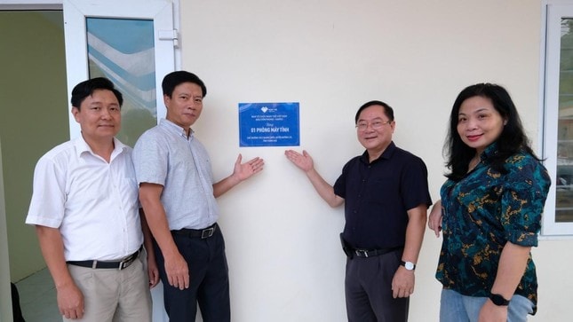 trao tang phong hoc may tinh hoc bong cho hoc sinh huyen mien nui muong lat hinh 1