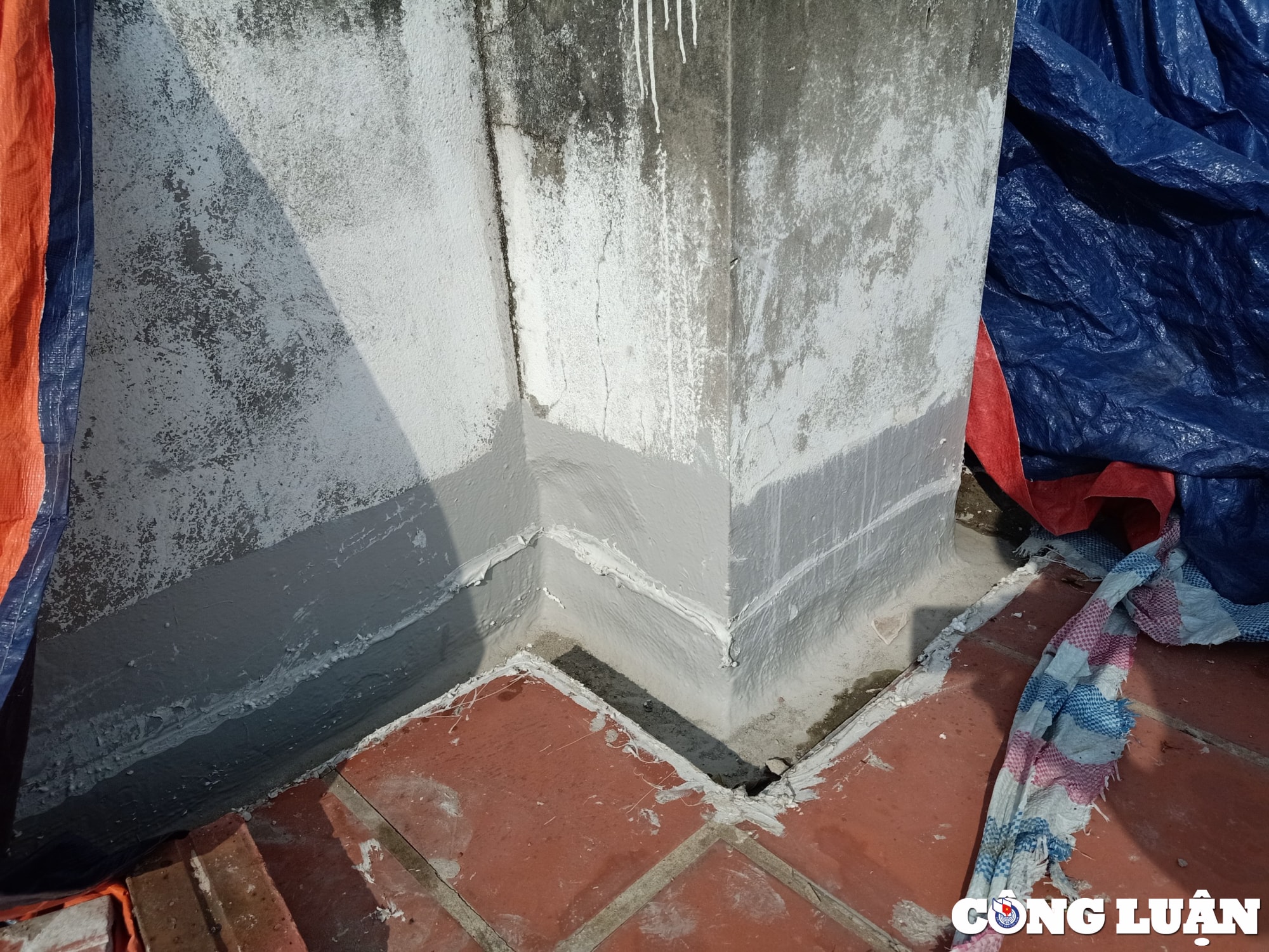 vu hang xom xay sua nha lien ke hu hai cong trinh sua chua nang tang khong phep hinh 2
