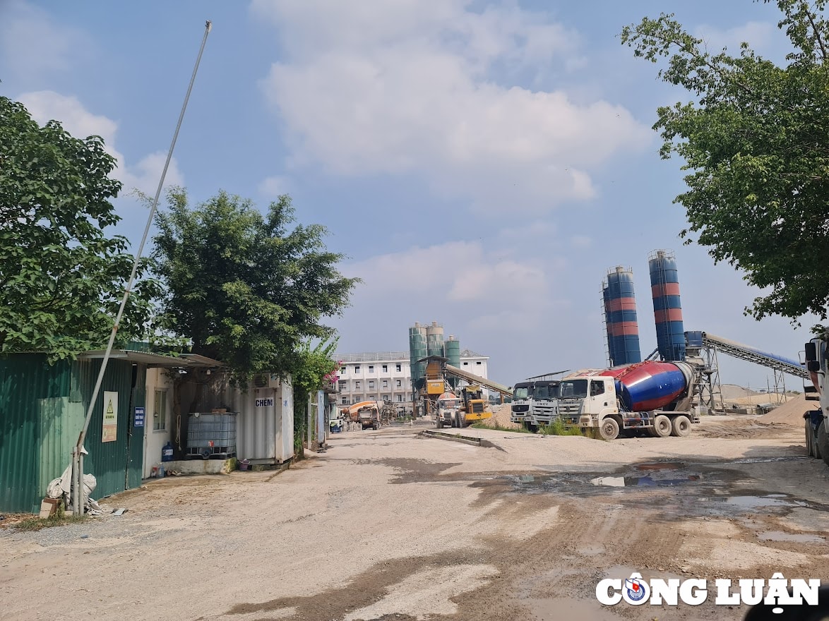 gia lam ha noi chinh quyen lam ngo cho hang loat tram be tong ngang nhien hoat dong trong mua mua bao hinh 3