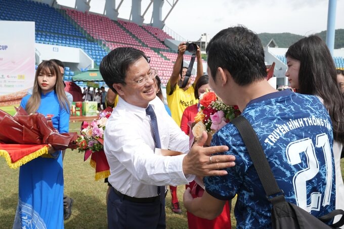 khai mac vong chung ket press cup 2022 trao 50 suat qua cho hoc sinh ngheo vuot kho hinh 3