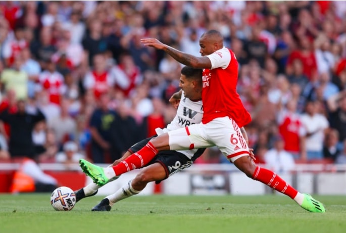 arsenal len ngoi dau liverpool tao con mua ban thang o ngoai hang anh hinh 3