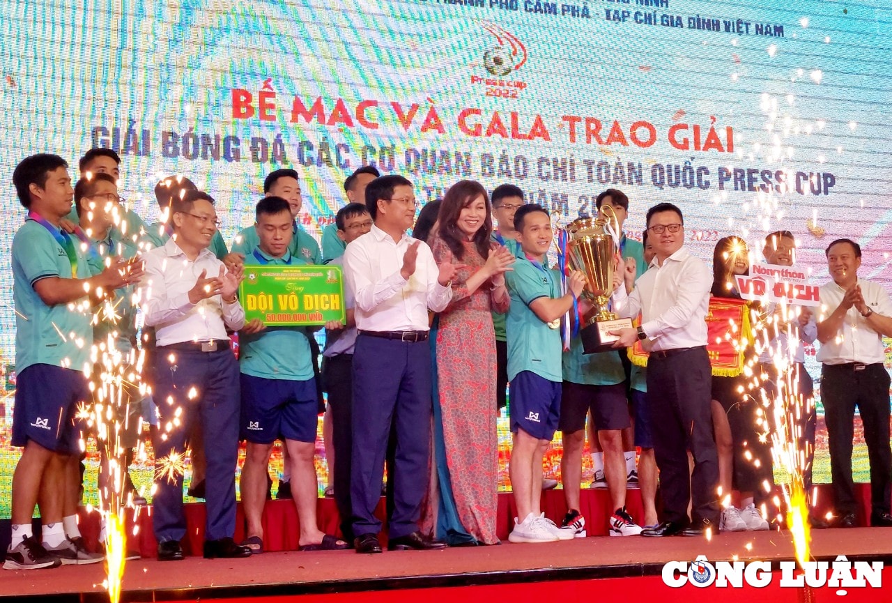 bao nong thon ngay nay vo dich giai bong da cac co quan bao chi toan quoc lan thu vi press cup 2022 hinh 2