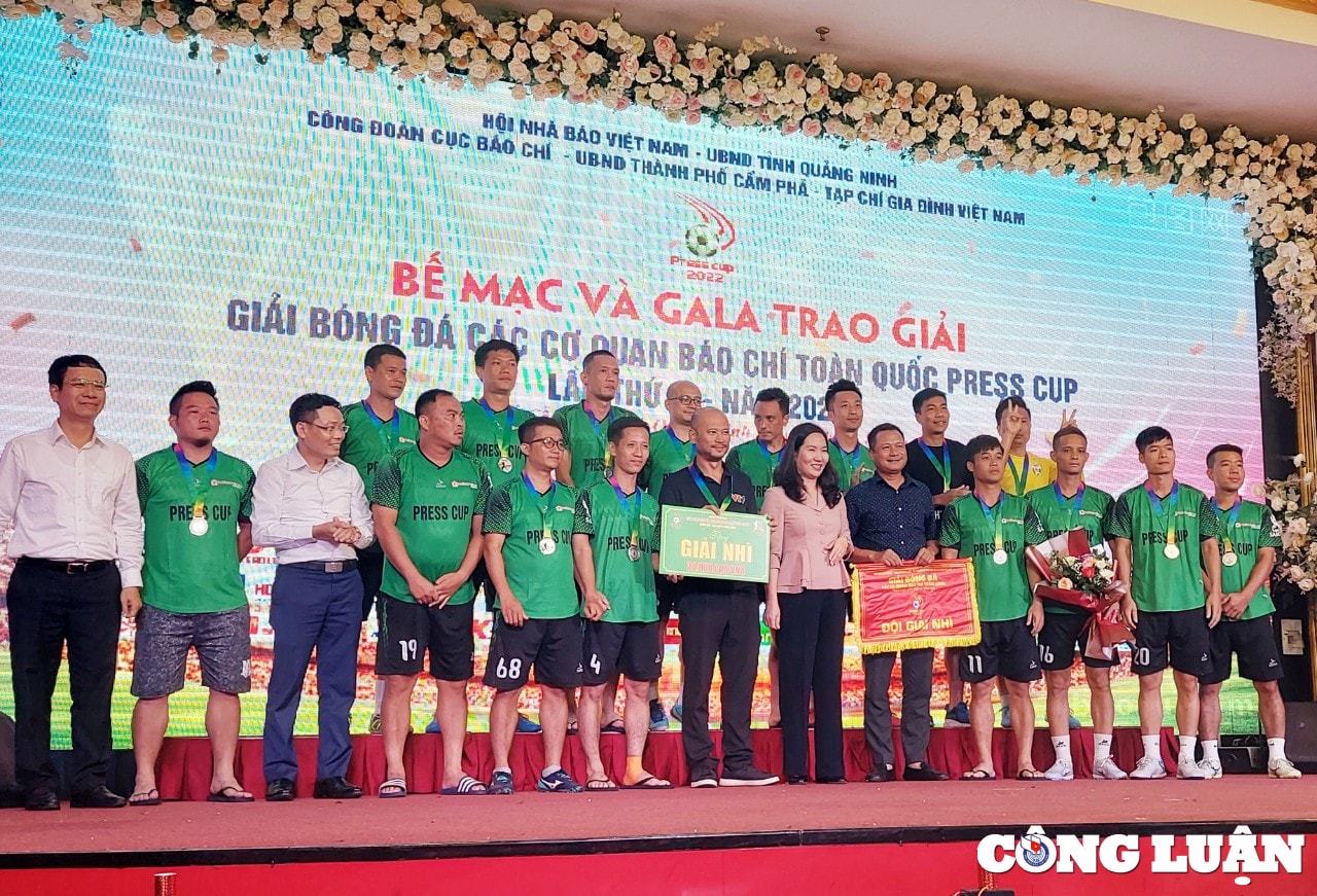 bao nong thon ngay nay vo dich giai bong da cac co quan bao chi toan quoc lan thu vi press cup 2022 hinh 3