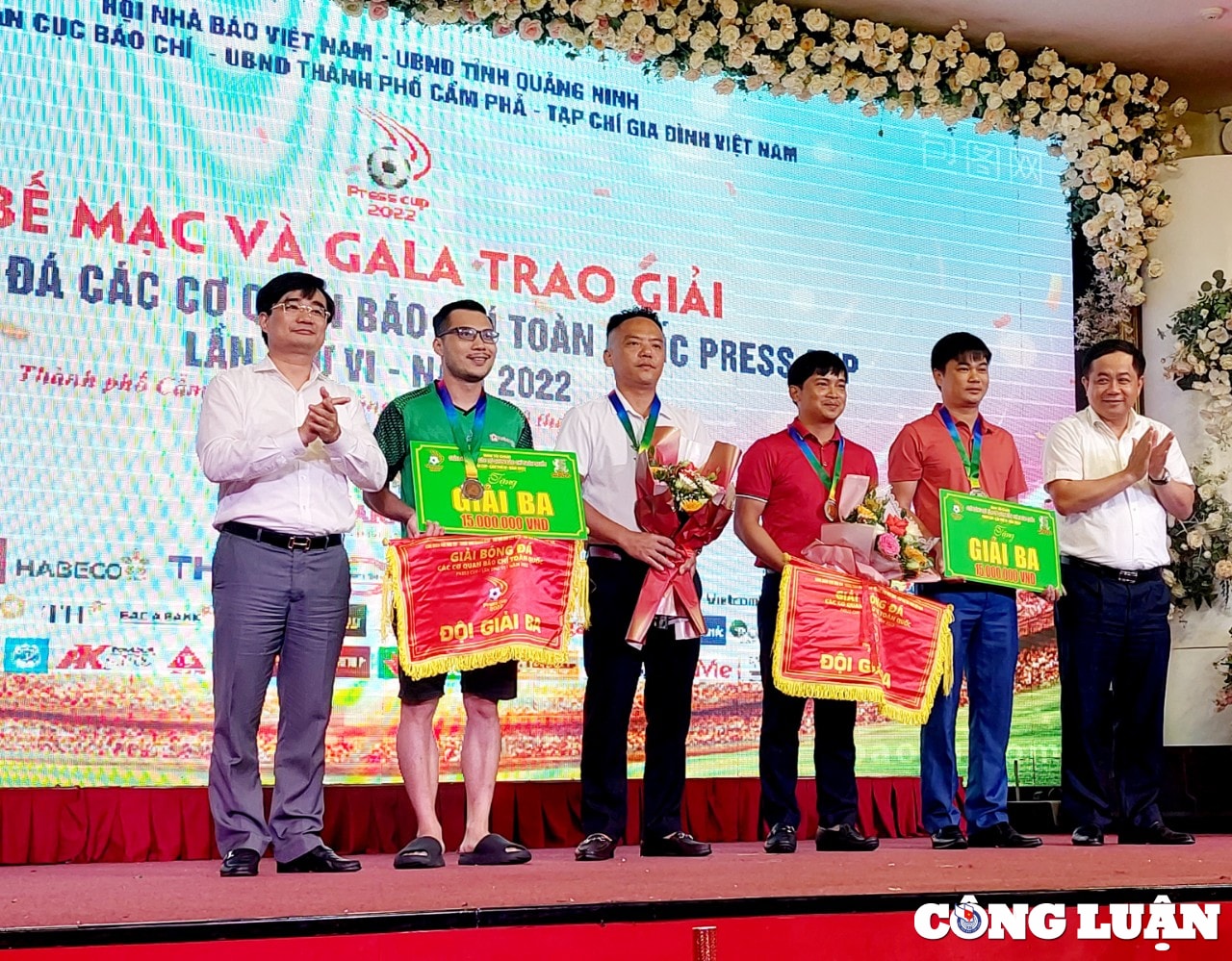 bao nong thon ngay nay vo dich giai bong da cac co quan bao chi toan quoc lan thu vi press cup 2022 hinh 4
