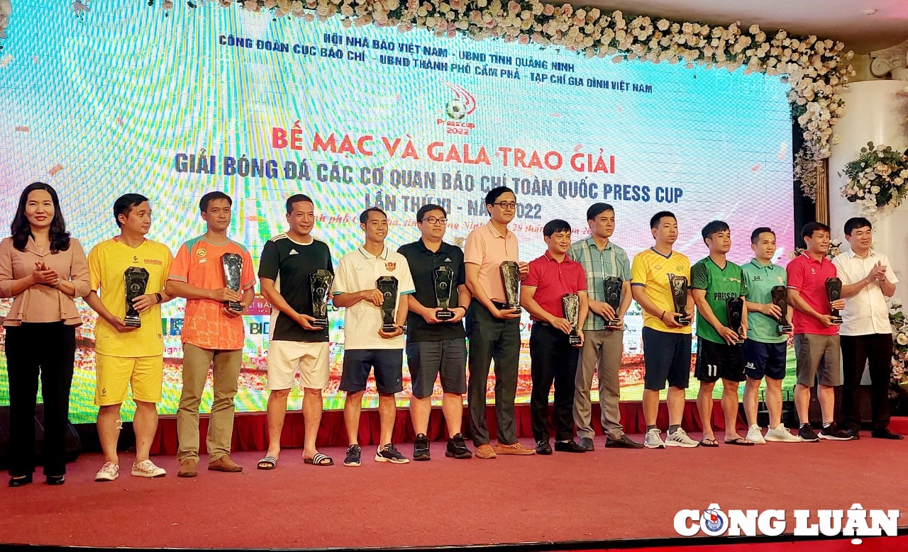 bao nong thon ngay nay vo dich giai bong da cac co quan bao chi toan quoc lan thu vi press cup 2022 hinh 5