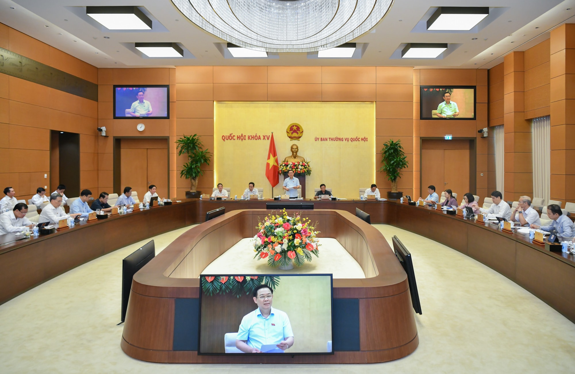 uy ban thuong vu quoc hoi xem xet muc von cho du an phuc hoi va phat trien kinh te xa hoi hinh 2