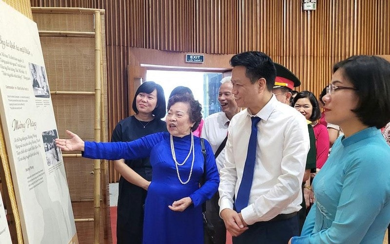 trien lam theo dau chan dai tuong tai quang ninh hinh 1