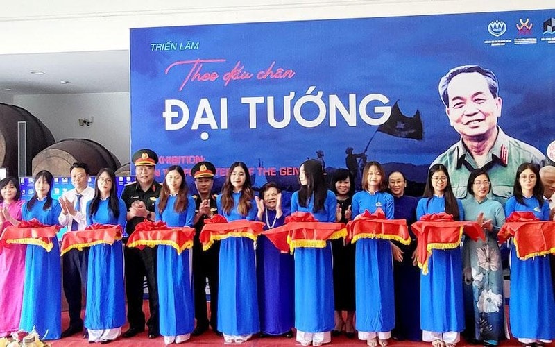 trien lam theo dau chan dai tuong tai quang ninh hinh 3
