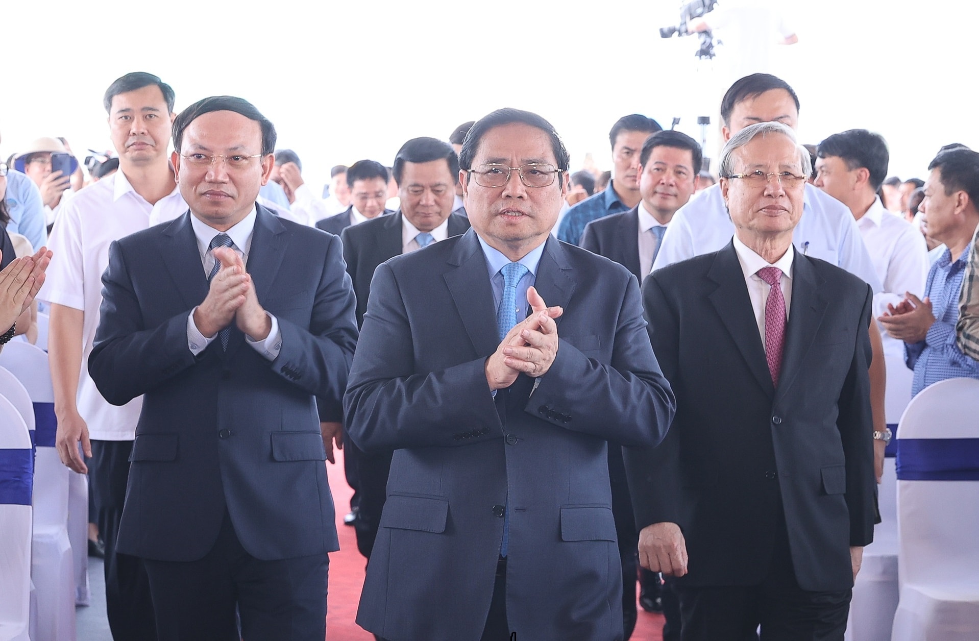 cung san bay cang bien cao toc van donmong cai da pha the doc dao cua quang ninh hinh 1