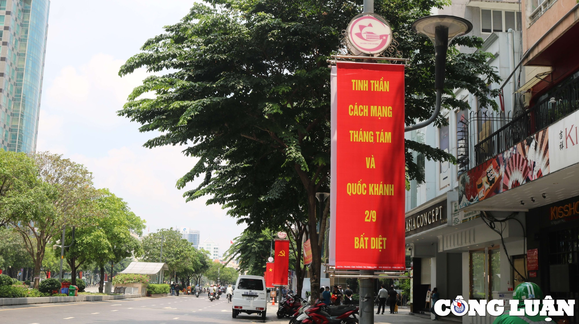le quoc khanh 2 9 duong sa tp hcm sang ruc voi co do sao vang hinh 8