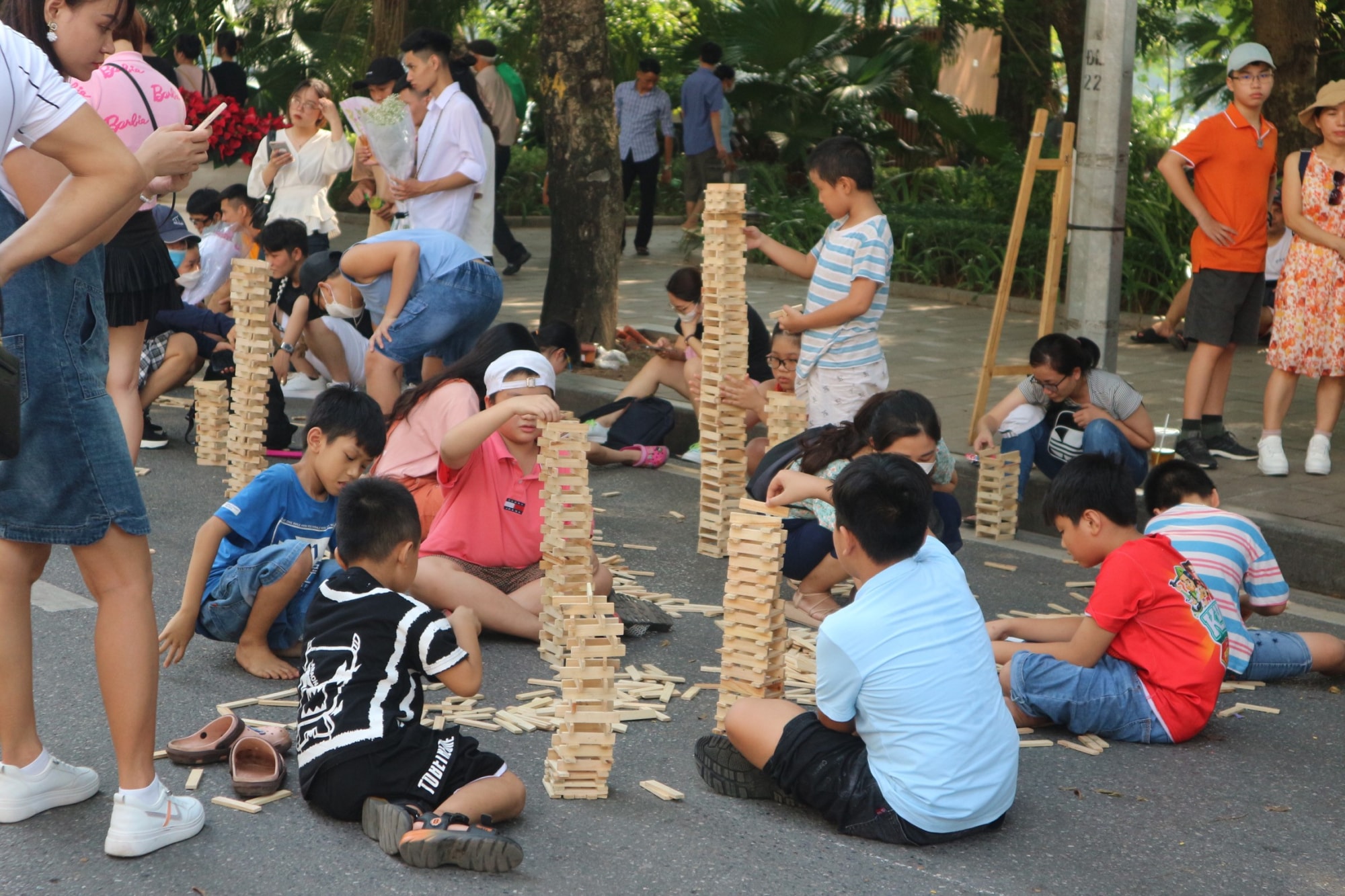 ha noi pho di bo ho guom cong vien thu le dong nghet du khach dip le 2 9 hinh 4