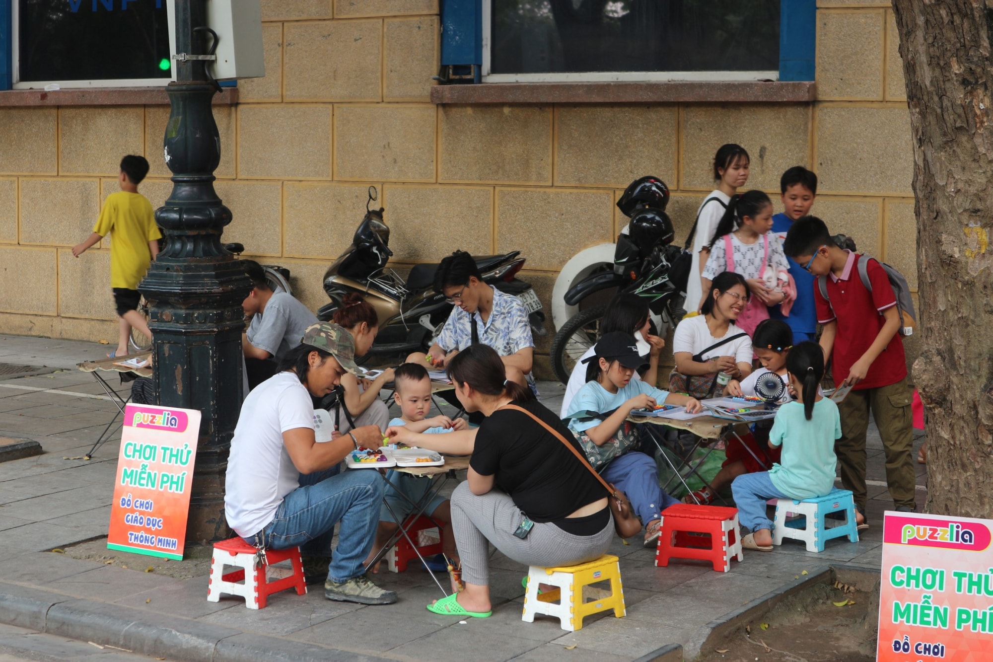 ha noi pho di bo ho guom cong vien thu le dong nghet du khach dip le 2 9 hinh 7