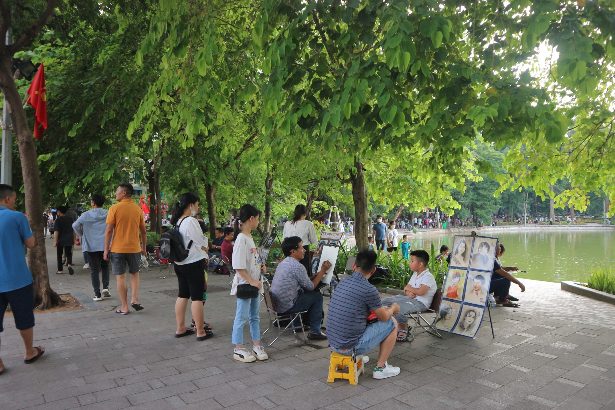 ha noi pho di bo ho guom cong vien thu le dong nghet du khach dip le 2 9 hinh 11