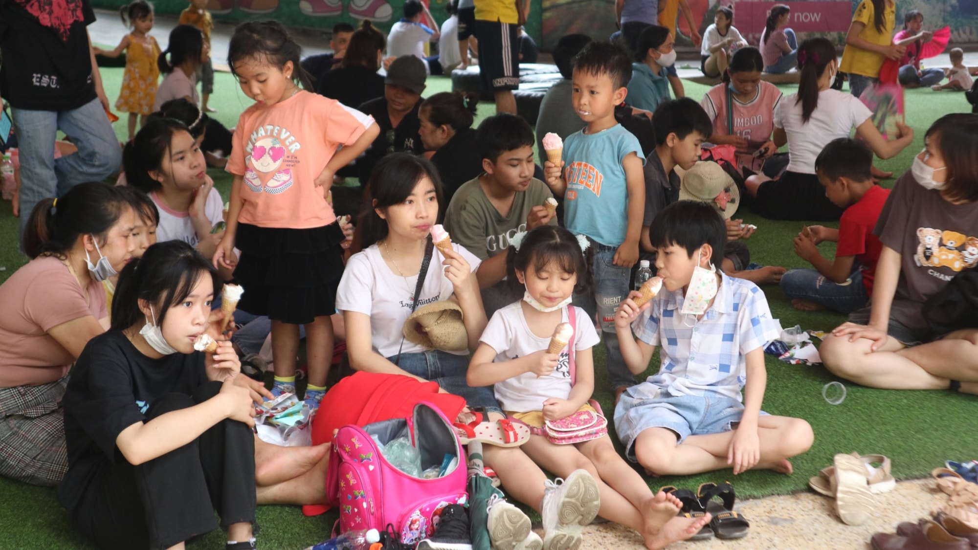 ha noi pho di bo ho guom cong vien thu le dong nghet du khach dip le 2 9 hinh 15