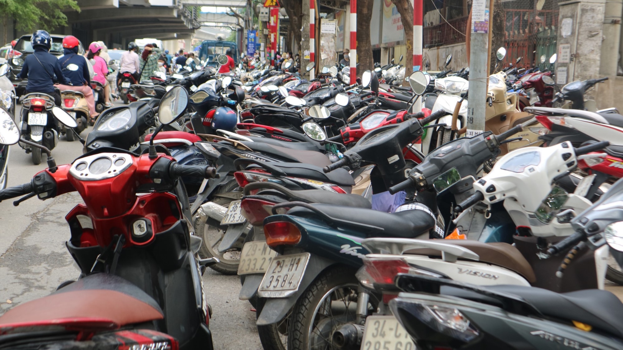 ha noi pho di bo ho guom cong vien thu le dong nghet du khach dip le 2 9 hinh 22