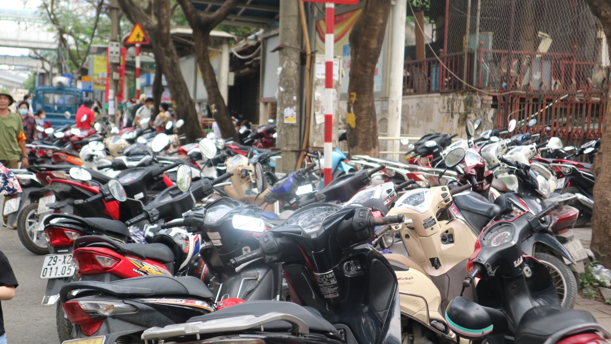 ha noi pho di bo ho guom cong vien thu le dong nghet du khach dip le 2 9 hinh 23