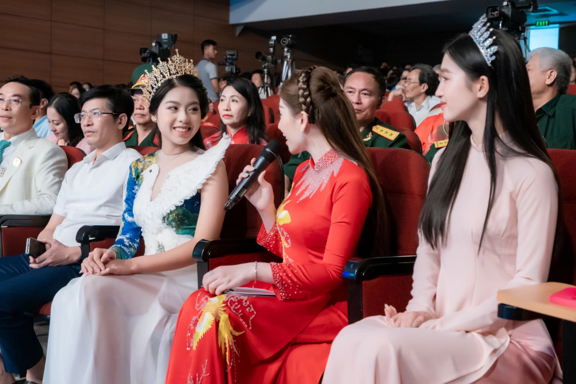 miss teen international ngo ngoc gia han lan toa thong diep hoa binh hanh phuc trong khat vong toan cau hinh 4