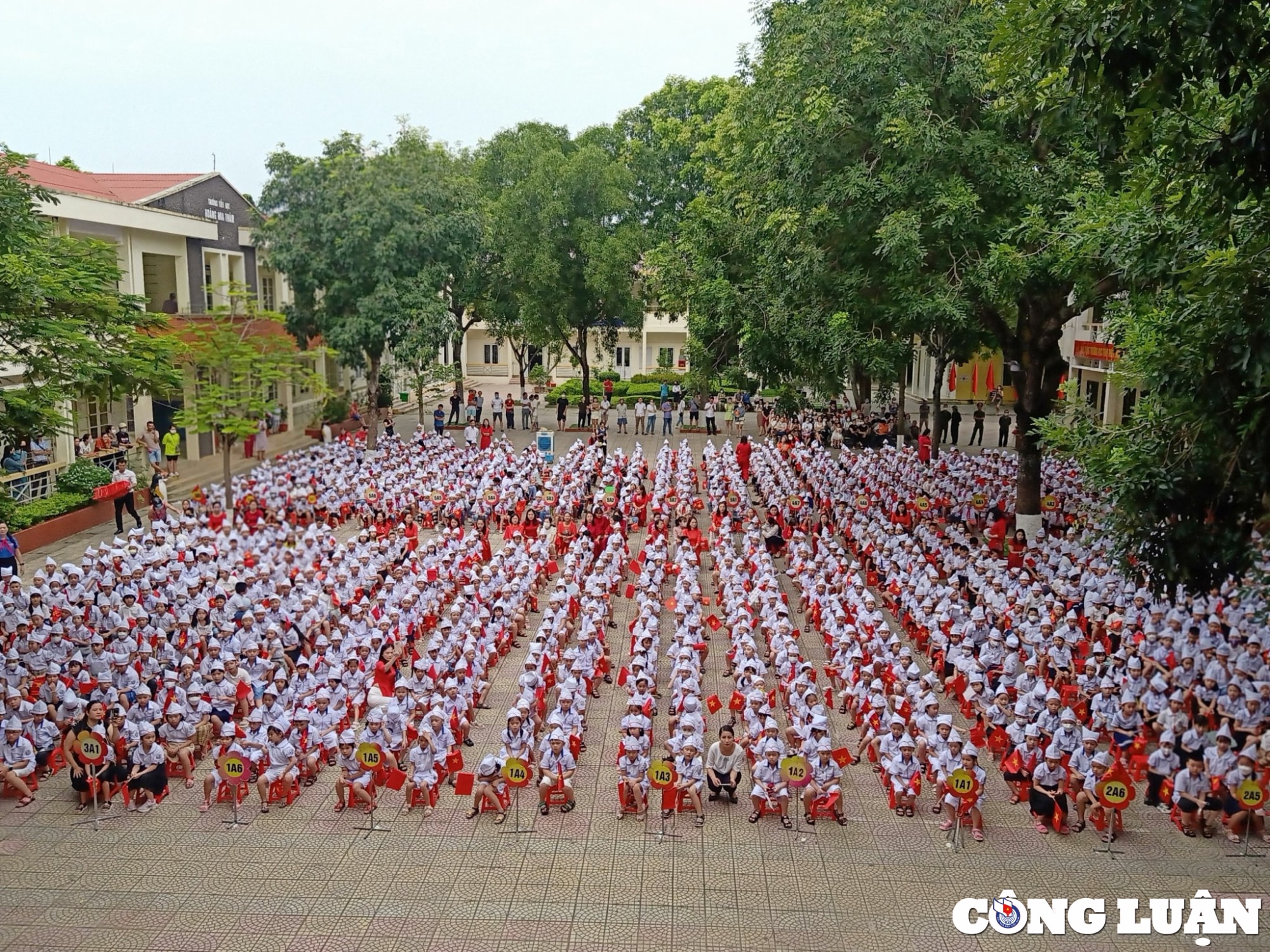 nhung hinh anh dep trong ngay khai giang nam hoc moi tai thanh hoa hinh 2