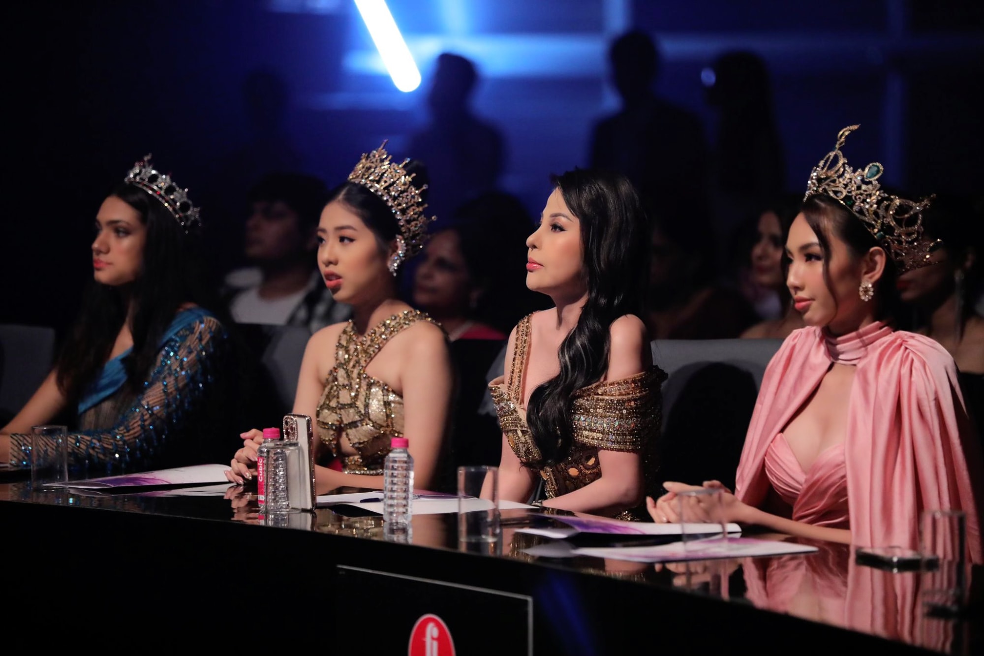 hoa hau nguyen nhu quynh ngo ngoc gia han nguyen thuc thuy tien cung ngoi ghe nong miss grand india 2022 hinh 1