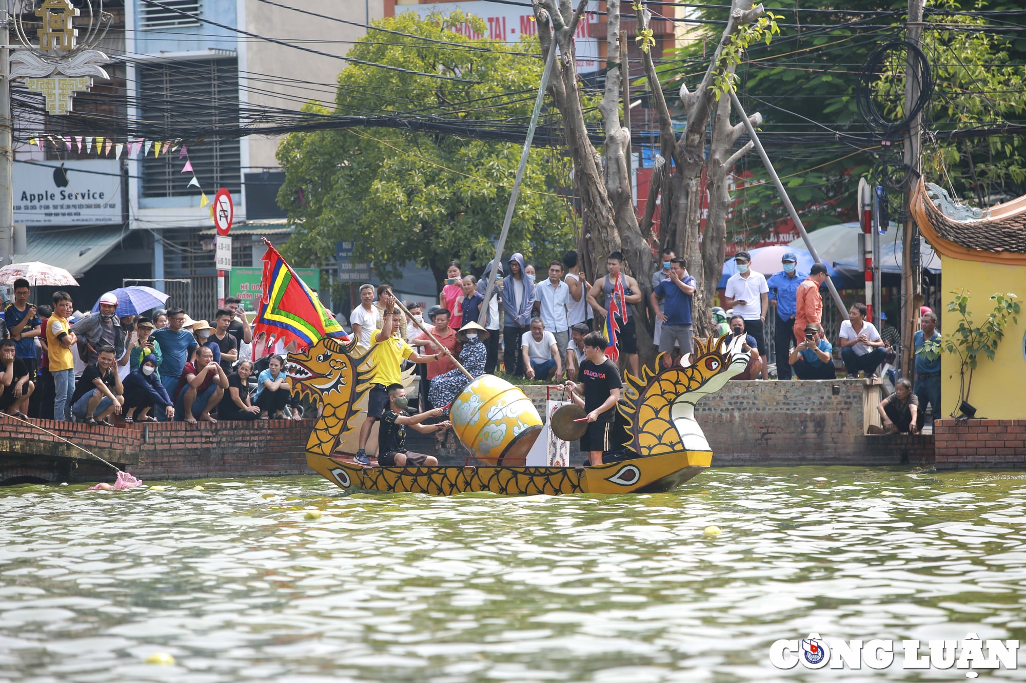 ha noi doc dao tro choi nem buoi bat vit tai ao chua trieu khuc hinh 7
