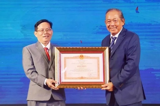 bao nguoi lao dong khai mac trien lam 3 nam mot trieu la co to quoc hinh 1
