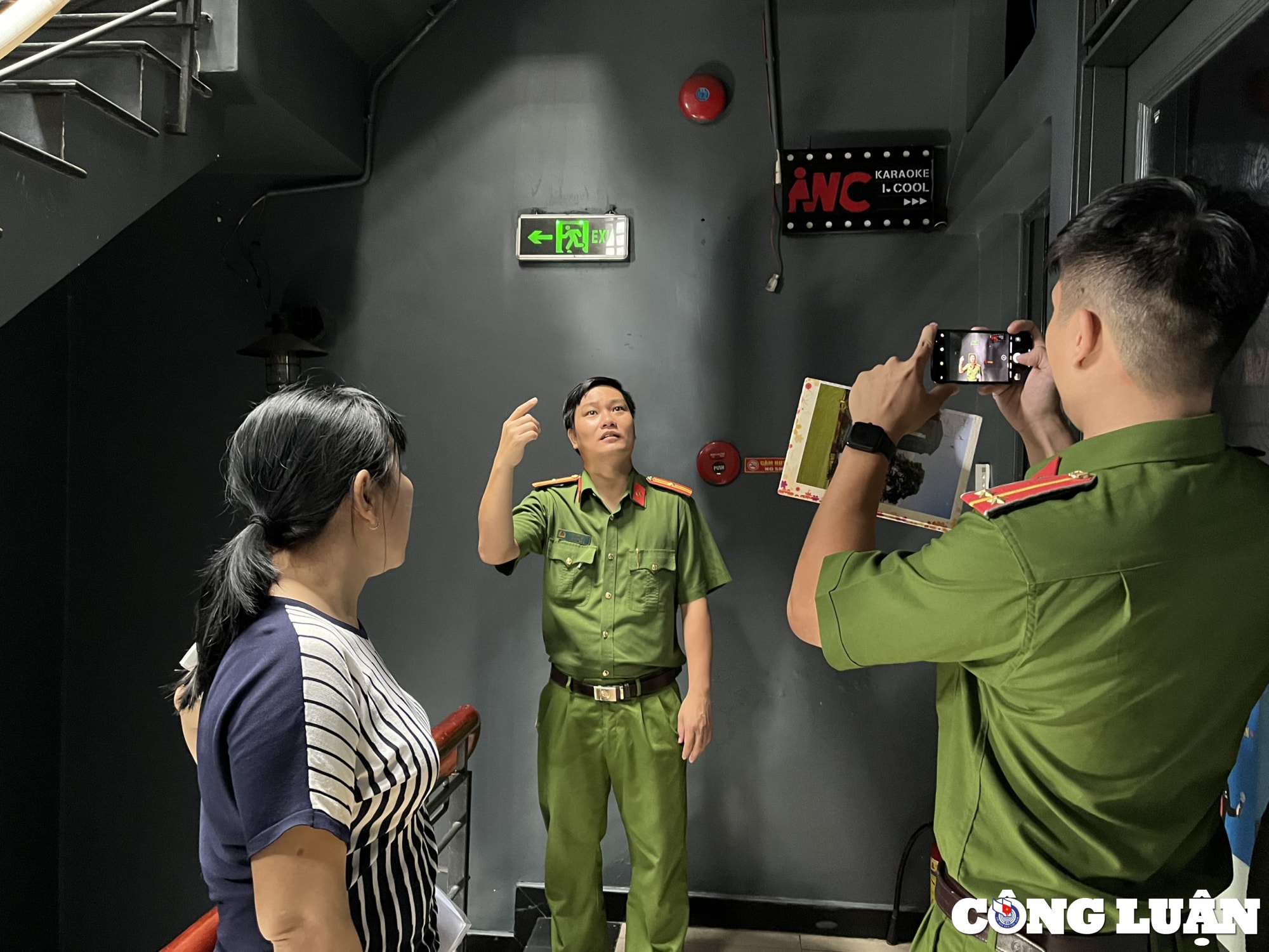 kiem tra quan bar karaoke vu truong phat hien hon 90 co so vi pham pccc hinh 2