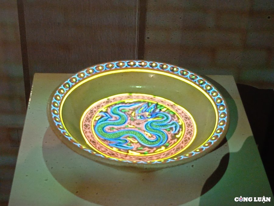 kham pha bau vat hoang cung thang long trong lan dau ra mat cong chung hinh 4