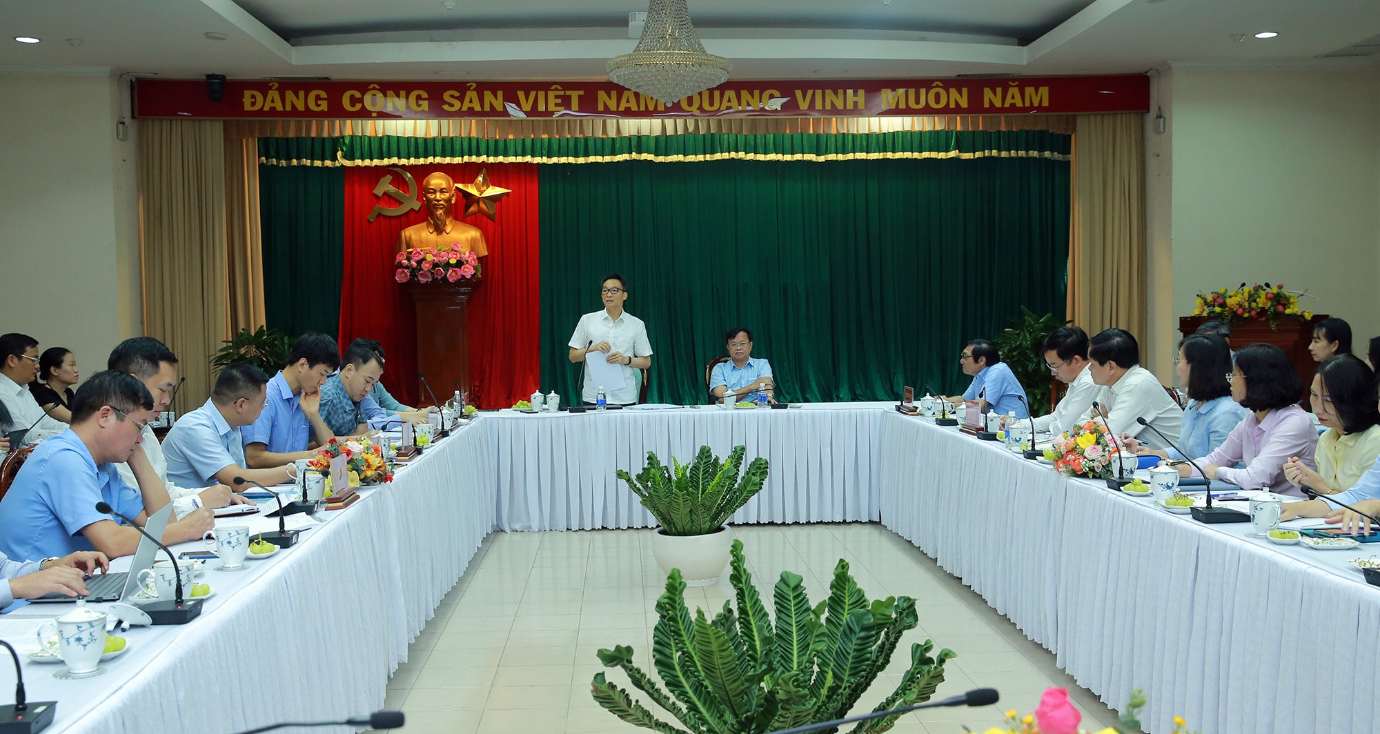 bo y te can khan truong ban hanh cac goi dich vu cho y te co so y te du phong hinh 1
