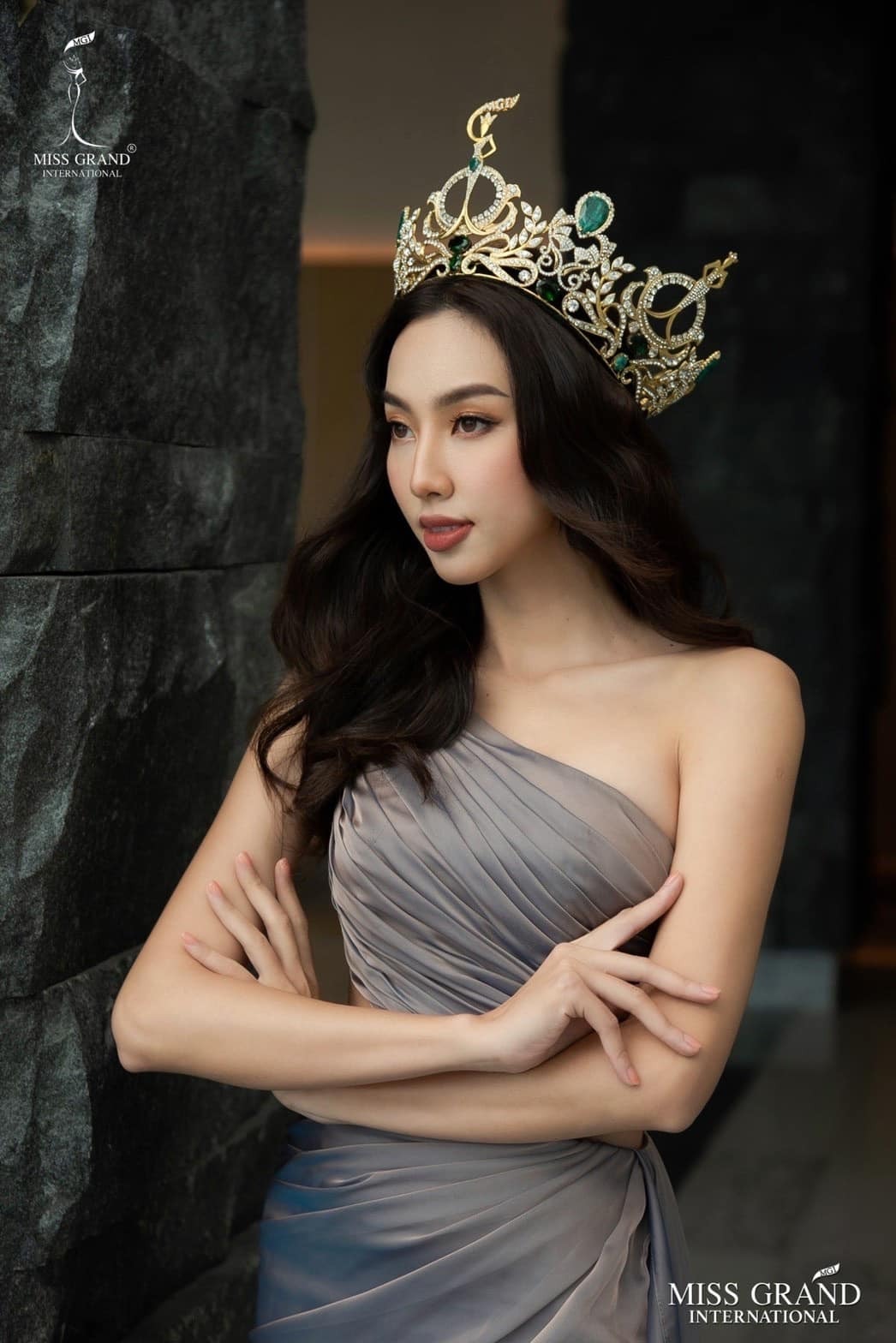 hoa hau thuy tien dap tra gat truoc tin don ban dam 15000 usd hinh 1