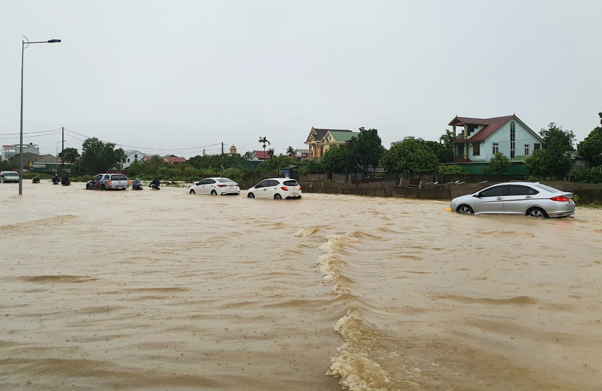 mua xoi xa nhieu noi o nghe an bi ngap lut thuy dien xa lu hinh 1